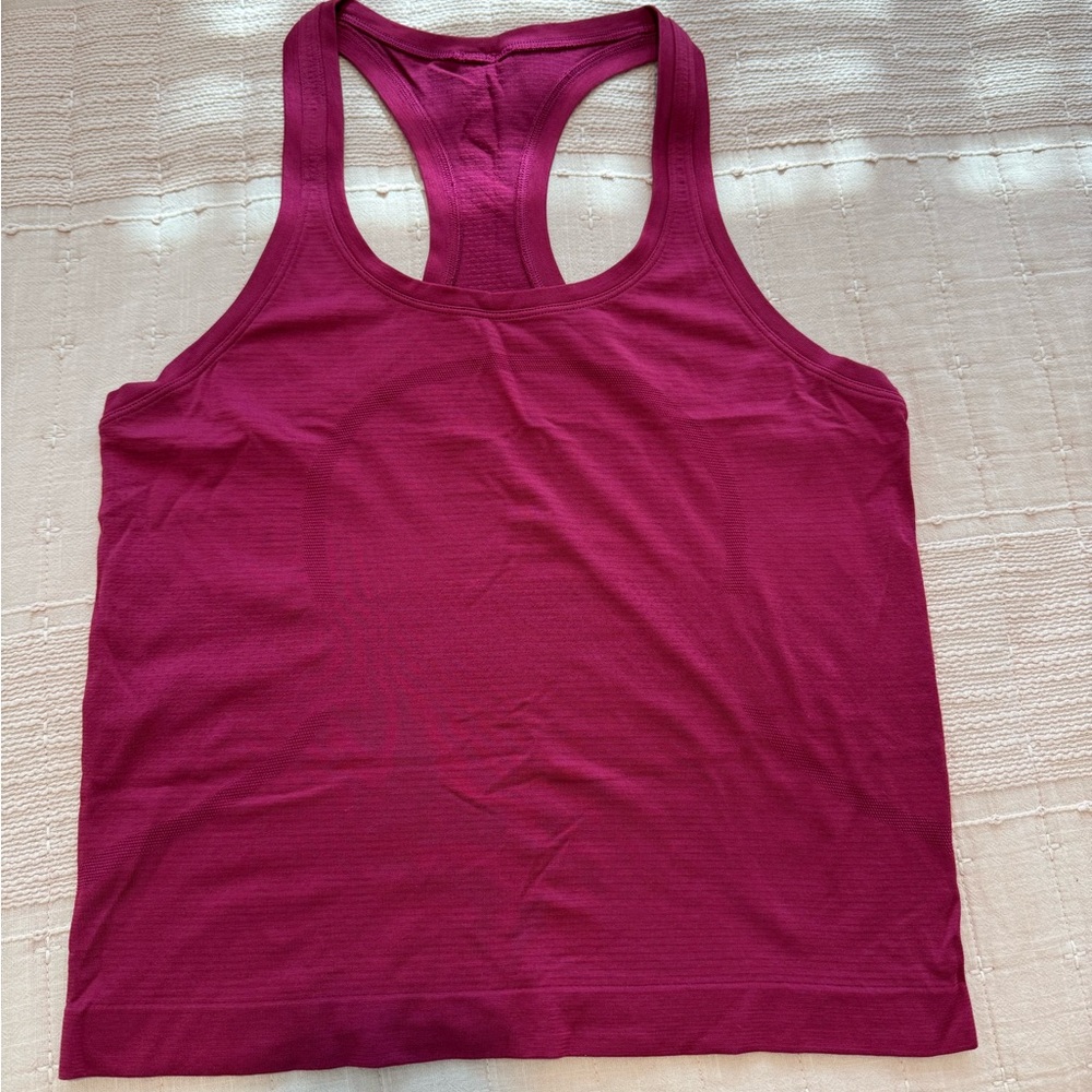 Lululemon swiftly tech racerback tank in waist length.